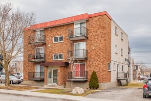 390 De Chartres Rue in Laval, QC - Building Photo