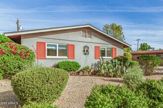 6912 E Monterey Way in Scottsdale, AZ - Building Photo - Building Photo