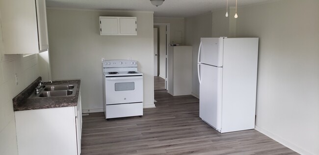 905 Douglas Dr, Unit A in Thomasville, NC - Building Photo - Building Photo