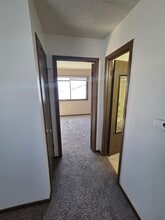 980 Eisenhower Rd in Hiawatha, IA - Building Photo - Building Photo