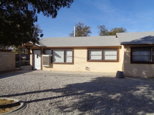 45321-45323 28th St E in Lancaster, CA - Building Photo - Building Photo