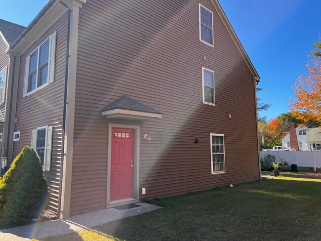 7 Carlisle St in Ellsworth, ME - Building Photo - Building Photo