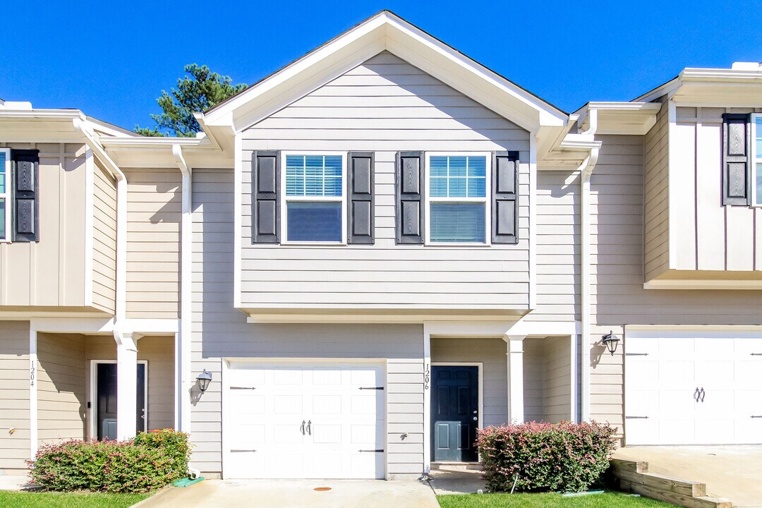 1206 Highwood Ln in East Point, GA - Foto de edificio
