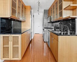 75 Henry St in Brooklyn, NY - Building Photo