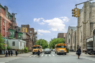 100 Hewes St in Brooklyn, NY - Building Photo - Building Photo