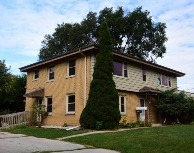 1114 Delafield St in Waukesha, WI - Building Photo