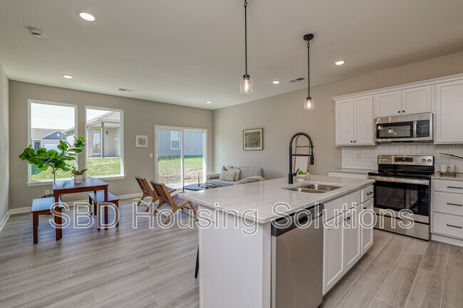 12411 S Parkwood Ln in Lee's Summit, MO - Building Photo - Building Photo