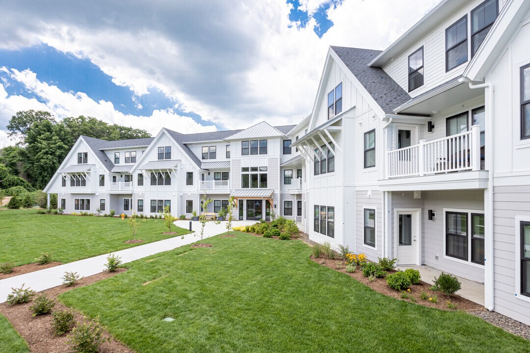 Oriole Landing in Lincoln, MA - Building Photo