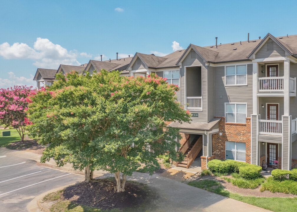 Bridgewater at Town Center in Hampton, VA - Building Photo