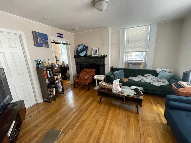 15 G St, Unit 1 in Boston, MA - Foto de edificio - Building Photo