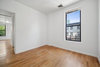 236 Newark Ave in Jersey City, NJ - Building Photo - Building Photo