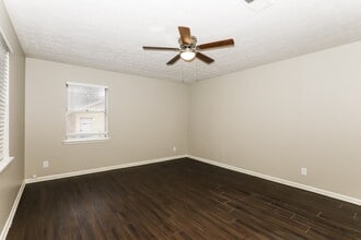 243 Sedgefield Dr, Unit 342 in Jonesboro, GA - Building Photo - Building Photo