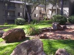 Cameron Park in West Covina, CA - Foto de edificio