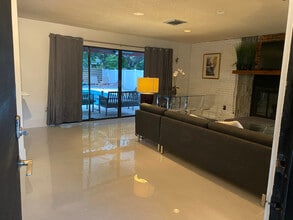 2156 Wisteria St in Sarasota, FL - Building Photo - Building Photo