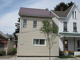 3008 Broad Ave, Unit 2 in Altoona, PA - Building Photo