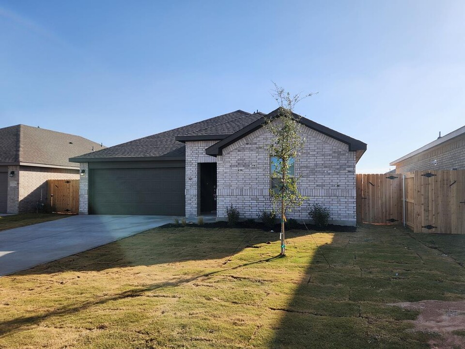 8050 TX-191, Unit 6 in Odessa, TX - Building Photo