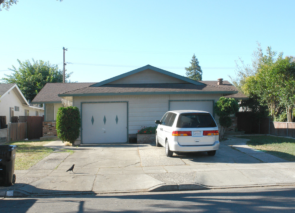 564-566 S Eden Ave in Sunnyvale, CA - Building Photo