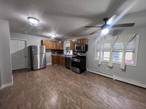 16 Hazelwood St, Unit 1 in Malden, MA - Building Photo - Building Photo