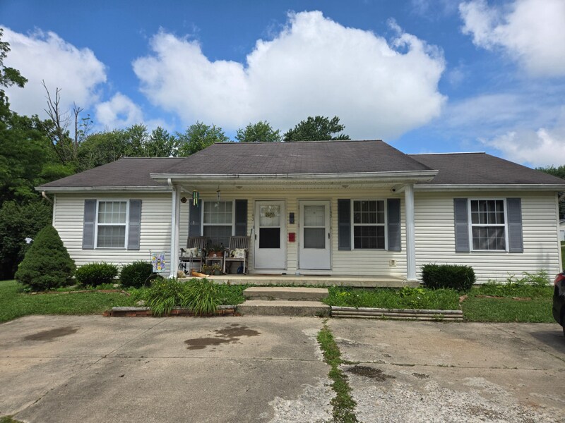 145 Orchard View Ln in Blanchester, OH - Building Photo