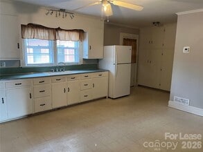 1047 E Main St in Albemarle, NC - Building Photo - Building Photo