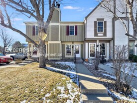 1811 S Quebec Way in Denver, CO - Building Photo