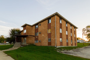1107 Arthur Rd in Rockford, IL - Building Photo