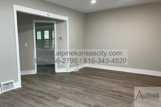 4945 Walrond Ave in Kansas City, MO - Building Photo - Building Photo