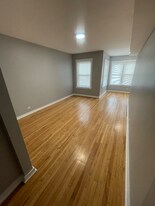 2118 E 68th St, Unit 3 in Chicago, IL - Building Photo