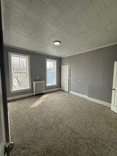 4 Riverside Ave, Unit 2 in Rensselaer, NY - Foto de edificio - Building Photo