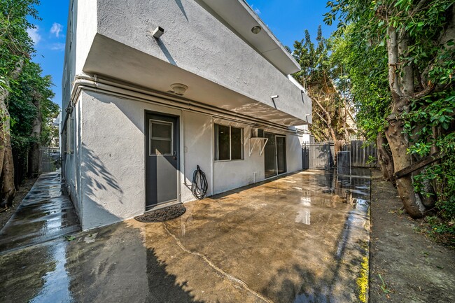 1760 S Bentley Ave in Los Angeles, CA - Building Photo - Building Photo