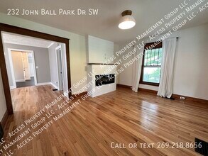 232 John Ball Park Dr SW in Grand Rapids, MI - Foto de edificio - Building Photo