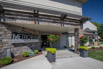 Metro on 5th in St. Charles, MO - Building Photo - Building Photo