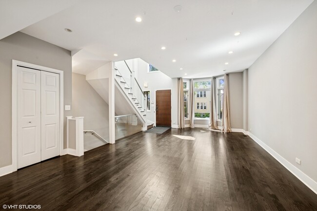 1730 W Barry Ave in Chicago, IL - Building Photo - Building Photo
