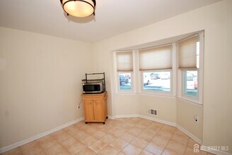 7 Gardenia Ct in Sayreville, NJ - Building Photo - Building Photo