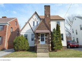 3599 Grosvenor Rd in Cleveland Heights, OH - Building Photo