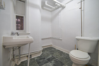 92 Grove St in New York, NY - Building Photo - Interior Photo