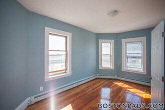 173 Rindge Ave, Unit 2R in Cambridge, MA - Building Photo - Building Photo