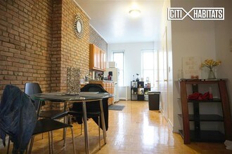 323 E 93rd St-Unit -2W in New York, NY - Building Photo - Building Photo
