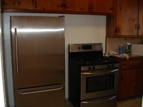 1064 S Wooster St, Unit atinaproperties@gmail.com in Los Angeles, CA - Building Photo - Building Photo