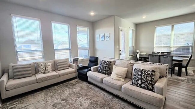 2719 Lazy Pne Ln in Arlington, TX - Foto de edificio - Building Photo