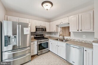 13524 Hayworth Dr in Potomac, MD - Building Photo - Building Photo