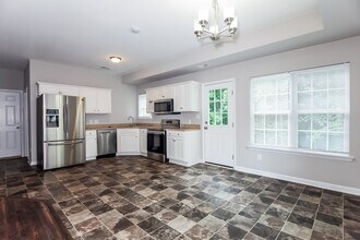 7332 Icon Way in Charlotte, NC - Foto de edificio - Building Photo