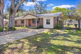 5135 Nekole Dr in Milton, FL - Building Photo