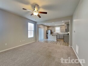 2004 Shadow Creek Blvd in Columbus, IN - Foto de edificio - Building Photo