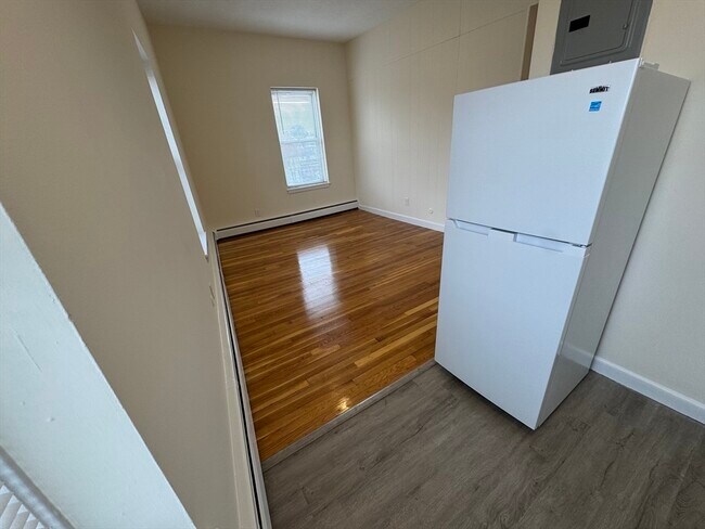 160 North Beacon St, Unit 1 in Boston, MA - Building Photo - Building Photo