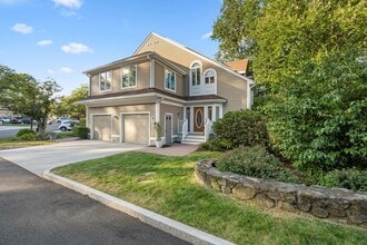 48 Pointe Rok Dr in Worcester, MA - Building Photo - Building Photo