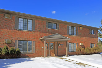 Hughes Apartments in St. Clair Shores, MI - Building Photo - Building Photo