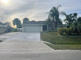 362 Columbus St in Sebastian, FL - Building Photo