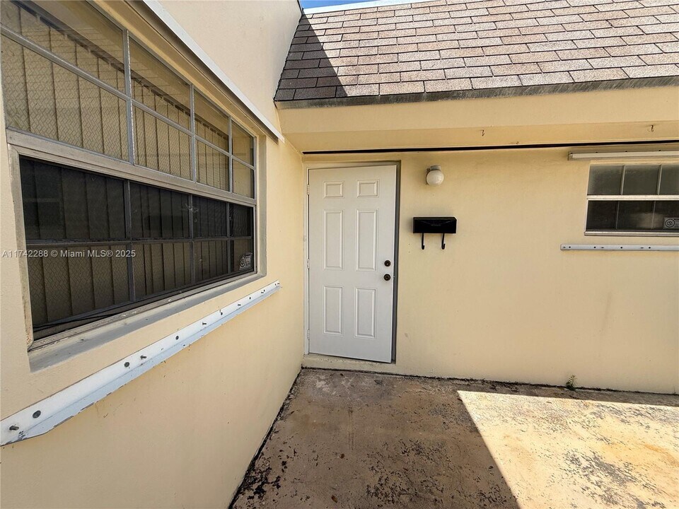 11332 SW 169th St in Miami, FL - Building Photo