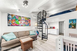 1557 Hillcrest Dr in Melbourne, FL - Building Photo